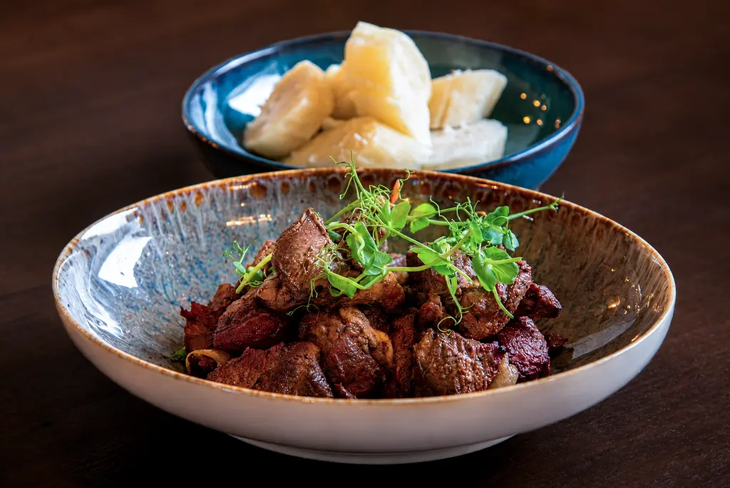 Viande braisée dressée avec soin Chez Lina